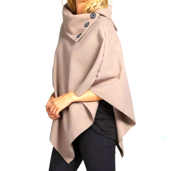 SOLD SOLDVintage Made in Italy Cape - Picture 13 of 14